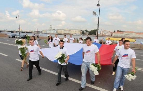 रंगीन छुट्टी - रूस में ध्वज दिवस