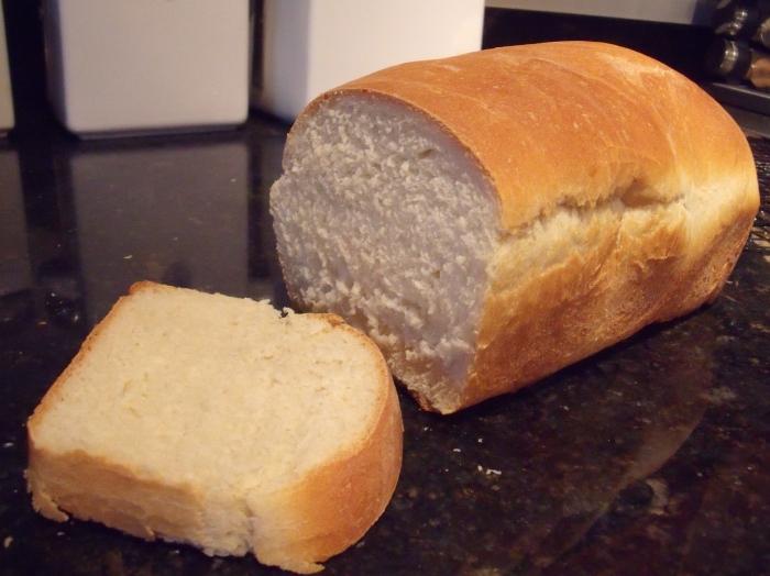 एक ब्रेडमेकर में रोटी कैसे सेंकना है