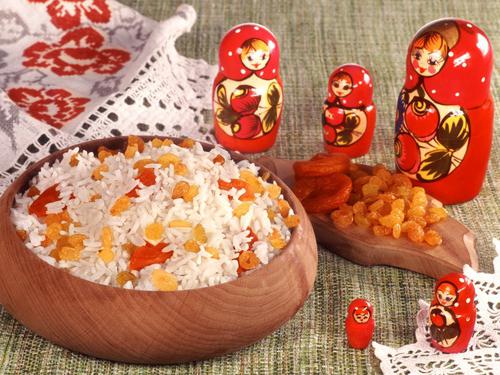 क्रिसमस और स्मारक पकवान: चावल और किशमिश के लिए नुस्खा