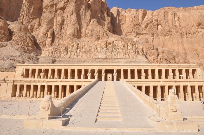 प्राचीन मिस्र के मंदिर - एक पुरस्कृत सभ्यता का मोती