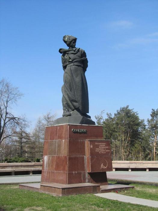 चेल्याबिंस्क में ईगल स्मारक 