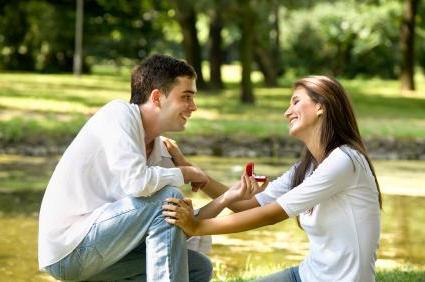 अपनी प्रेमिका को एक प्रस्ताव बनाने के दस तरीके
